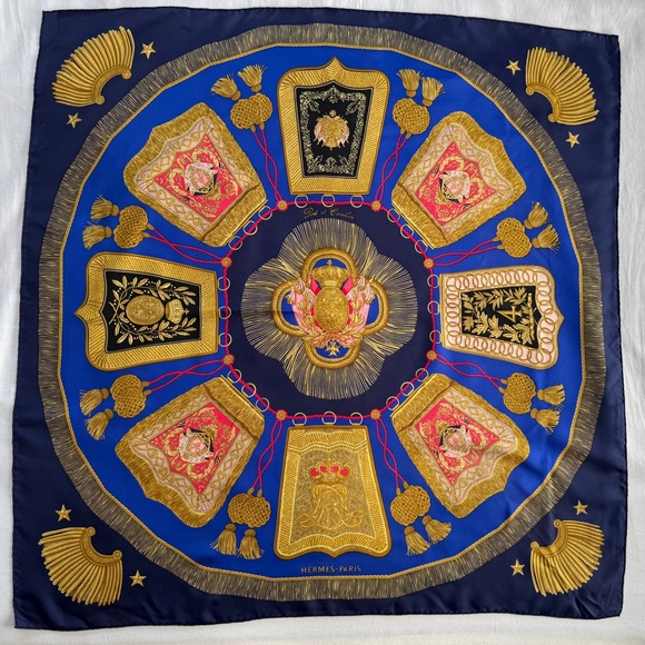 [SOLD]  Authentic Hermès “Poste et Cavalerie” Silk Scarf - Picture 3 of 13